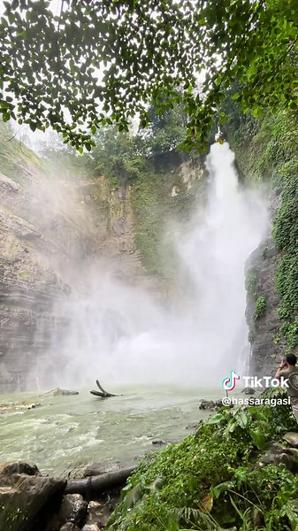 Just look how the water forms like a powder poured #nature #waterfalls #lakesebu