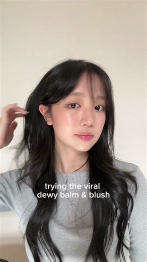 Clean Girl Makeup Tutorial with Highlighter for Glass Skin