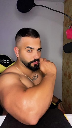 Muscular Male Showcase: Flexing Techniques Explained