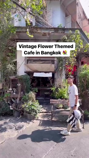 Vintage flower themed cafe in Bangkok’s Chinatown 💐😍📍Wallflowers Cafe 📸 @willy.giovanni #bangkok #bkk #thailand #cafe | Bangkok Foodie