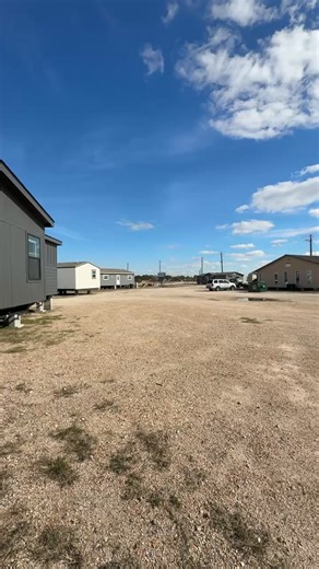 We’re LIVE at Solitaire Homes of Pearland, taking a closer look at what’s new and what’s getting attention right now. From new management and a fully bilingual sales team to solid construction features and larger home options, we’re breaking down what buyers should know if homeownership has been on their mind. Stay tuned as they give us a tour of their homes! 📍 Solitare Homes of Pearland 🏠 4030 S. Main St. Pearland, TX 77581 📞 (346) 439-7650 | Grizzy's Hood News
