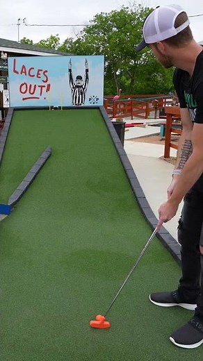 This mini golf hole is so satisfying 🤩