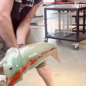 This fish sculpted from glass is an incredible work of art 😲🙌 Credit: Garmezy Glass | VT