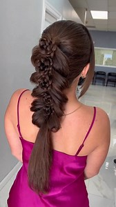 A pull-through braid with a flower twist 🌸🌺 | MetDaan Fashion