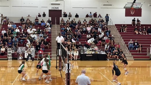 🏐 Pleasanton’s Maddie Richter with the pass, Gretchen Caraway with the set, and Claire Keylich finishing it off with the hit. 💥 Jaguars take the opening set 25-15. The Eagles are fighting to find their rhythm — looking to bounce back in set two. | Pleasanton Express