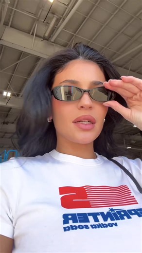 Kylie's travel vlog mukbang #kyliejenner #vlog | kyliejenner