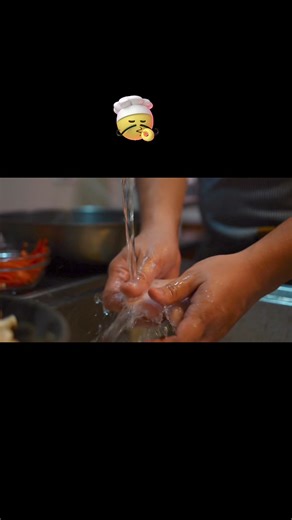 The famous “Binakol” of Western Visayas (a recipe that includes chicken, coconut, green papaya, leafy vegetables, lemon grass and spices) is made more hearty and filling with Komeya Red Crab Sotanghon. #KOMEYA #sotanghonguisado #SotanghonSoup #sotanghon #everyonefollowers #everyone #everything #allaboutfood #foodiesofinstagram More Komeya Recipes @www.Komeyafoods.com | Komeya 3Q Products