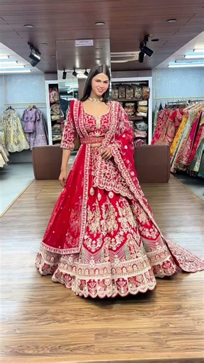 Surat lehenga collection at wholesale price | Designer lehenga ka fashion show #lehenga