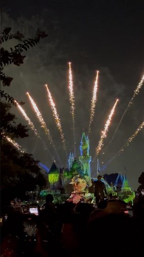 Disneyland fireworks 🎆Pure Disney magic in the sky 🏰