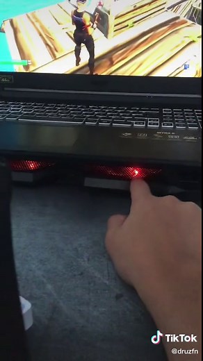 Best laptop for fortnite 240 fps 0 ping (NO OPTIMIZATIONS)