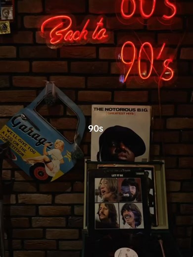 Exploring the Iconic Trends of the 90s