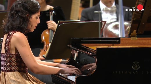 [BIRTHDAY] We wish all the best to pianist Beatrice Rana! Let's celebrate the Italian piano star birthday’s with an unforgettable rendition of Rachmaninov’s Rhapsody on a Theme of Paganini she gave alongside maestro Riccardo Chailly with the Lucerne Festival Orchestra! Watch the full concert on medici.tv. https://bit.ly/3HChOjG | medici.tv