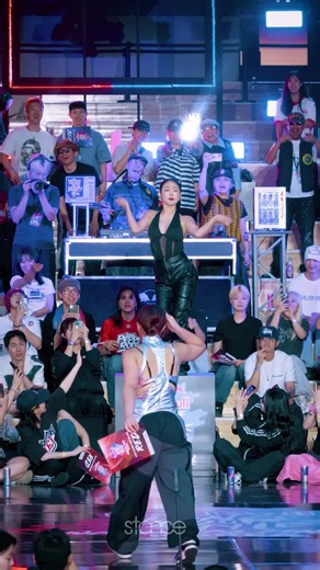 Waacking battles at Red Bull Dance Your Style are 1000% extra and we love it! Marid from Korea 🇰🇷