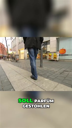 Ein Drogeriemitarbeiter meldet einen möglichen Diebstahl. Eine verdächtige Frau betritt ein Schuhgeschäft. Eugen und Fadi eilen zur Unterstützung. Nach der Videoauswertung folgt die Konfrontation. Hat sie wirklich Parfüm gestohlen? #Diebstahl #Drogeriemarkt #Teamwork #Polizei #Verdacht #Ermittlung | Only Human Deutschland