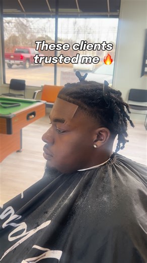 Northeast GA Barber 💈• @jxloni on Instagram: "Clean fades, sharp lineups 💈 New slots open — book now! 📍Commerce, GA #barberlife #fade #taper #barbershop #menshair"