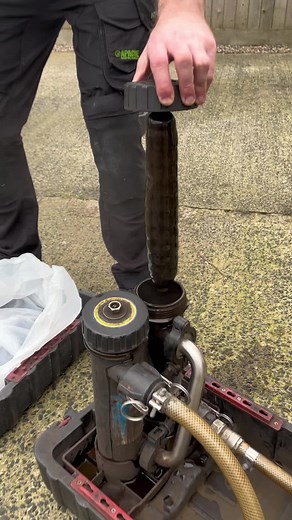 Another customer in amazement at the amount of sludge removed from their radiators 🫢#adey#magnacleanse