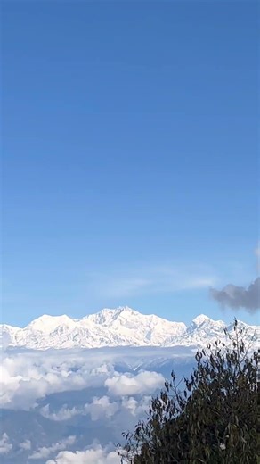 You woke up to this view in Darjeeling 😍#shorts #darjeeling #adventure #motovlog #viral