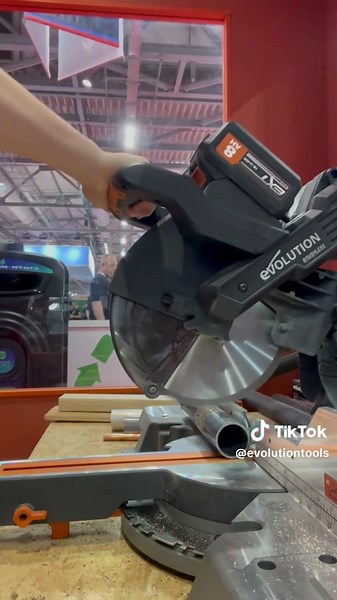 Cordless Double Bevel Saw for Multi-Material Cutting