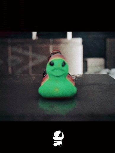 Alien rubber duck glowing in all its splendor. ~I dedicate this video to @lisaismyrillia. Lots of love for ducks ~ #arcraiders #rubberduck