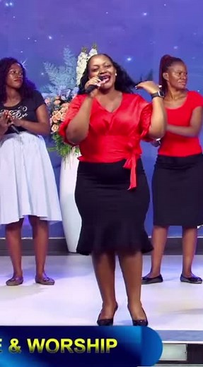 Worship Performance with Dynamic Musical Presentation