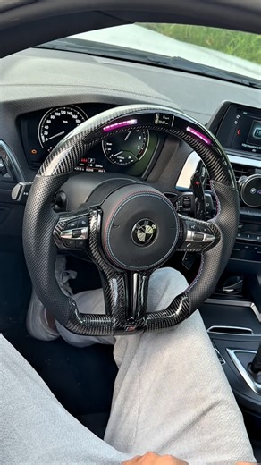 DRIVESTARS - CUSTOM CARS ⭐️ on Instagram: "BMW M140i | Volant carbone SHIFTLED 🇷🇪 @boyer_dorian 🏴‍☠️ Ce volant reflète parfaitement une agressivité et une sportivité contrôlé et sans aucune superficialité. 🔥 Juste ce qu’il faut pour tout transformer, tout en restant fidèle à un esprit simple. Et vous, souhaitez-vous aussi passer à l’action et créer de toutes pièces votre volant entièrement personnalisé, reflétant votre personnalité et de votre véhicule ? N’hésitez pas à nous contacter : nous