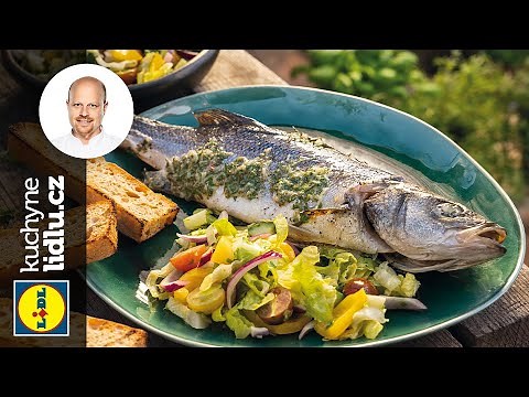 Vcelku grilovaný mořský vlk s česnekovým máslem - Roman Paulus - RECEPTY KUCHYNĚ LIDLU