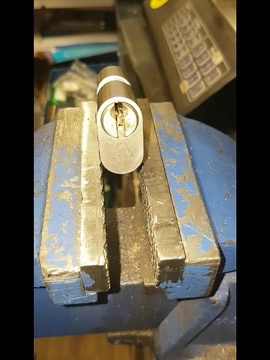 Even locks with Restricted Key Sections can be easily Bumped open. Here is a Restricted AnkerSlot Cylinder being opened via bumping. www,Bumpeys4.com #BumpKeys4U | Bumpkeys4u