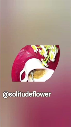 This is a handmade flower coffee art made without using cocoa powder.