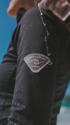 OSEAN on Instagram: "Estamos muy felices de presentarles esta nueva línea REPELENTE AL AGUA 💧 anticloro y con protección UV 🤯 Como ya saben, en osean constantemente buscamos diferenciarnos y traerles nuevas tecnologías e innovación 🙌🏼✨ Esta vez la búsqueda de nuevos textiles nos llevó a una fábrica Surcoreana que teje con fibras de ALTA calidad: Desarrollaron este tejido ideal para la comodidad, el rendimiento y la larga duración 🙌🏼 Seguimos innovando y creciendo para darles siempre lo mej