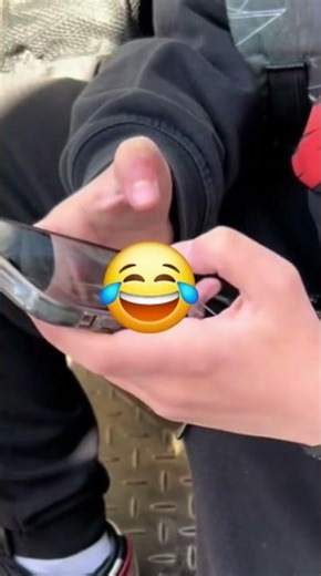 masi shef shokun me llastik te zi ne dor (dmth ky jam un 🤓)