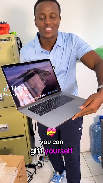 MacBook Pro vs Lenovo X1 Carbon: A Comprehensive Review