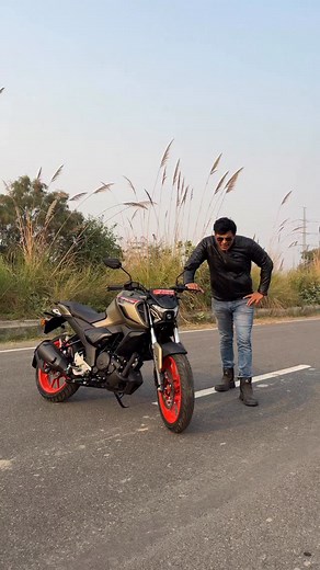 🔥 Yamaha FZ Rave – Kya hai iska asli Rave Factor? Agar aap performance, style aur sporty stance ka combo dhoond rahe ho, toh FZ Rave aapko definitely impress karegi! 😍🏍️ Is reel mein humne dikhaya hai Yamaha FZ Rave ki real feel — sound, stance aur woh vibe jo ise alag banati hai. Aapko kaunsi cheez sabse zyada pasand aayi?👇👇 #YamahaFZRave #FZRave #YamahaIndia #BikeReels #ExhaustTest #PowerOnWheel #NewLaunch #StreetfighterBike #MotorcycleLove #ravefactor @yamahamotorindia | Power On wheel