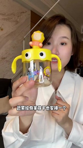 1岁后就别让孩子躺着喝奶了，换成#皇宠 家的吸管杯，喝起来又快又多#牛奶杯 #吸管杯