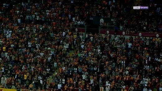 Galatasaray’a gol attı; sevinmedi. Taraftar yuhalamadı, alkışladı.Gittiği her takımda Galatasaray’a dönmenin hayalini kurdu.Para için armayı satmadı, geri döndü. Şimdi ise çok sevdiği Galatasaray’da üst üste şampiyonluklar yaşıyor Yunus Akgün..