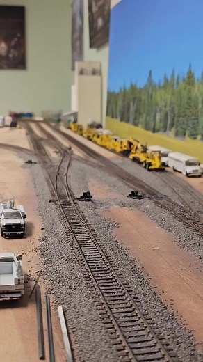 UP Freight takthe siding [sped up] . . #customtrains #modeltrains #BNSF #amtrak #follow #freighttrain #wyoming #trains #railways_of_our_world #mountain #trb_express #railways #backtothefuture #uprr #railway #backintime #pocket_rail #railfans_of_instagram #athearn #railfanning #Railroad #train #trainspotting #kansas #the_loco_shop #railwayphotography #modeltrain #modelrailroad | Custom-Trains