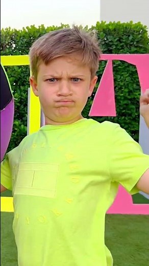 Diana and Roma play outdoor games #shorts