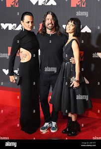 Sofia Boutella, Dave Grohl, Guest attend the 2021 MTV Video Music Awards at Barclays Center on September 12, 2021 in the Brooklyn borough of New York City. Photo: Jeremy Smith/imageSPACE /MediaPunch Stock Photo - Alamy