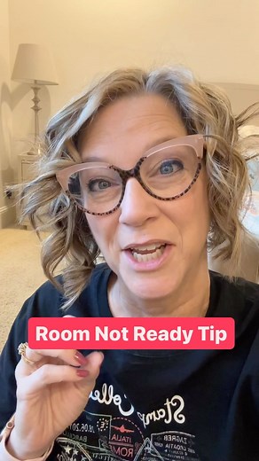 Travel Tips Pilot Wife on Instagram: "✈️ Spring Break Travel Tips for a Beach Resort Vacation ~ when your room is not ready: 1. Pack a pool bag that is big enough for 4 vacation essentials: phone, book, sunglasses or reading glasses case, and sunscreen. The snap is strong to attach to your beach chair too. Tip to remember: pack a lens cleaner to clean sunscreen fingerprints. 2. Also, pack a bright waterproof fanny pack for keeping valuables with you while walking on the beach. 👨‍✈️ I’m a Housto