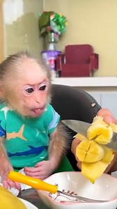 Lala obediently helps Thuy clean the statue and receive a worthy reward! #Kakavideo | Kaka Video