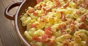 Gratin de pâtes aux lardons & à la mozzarella