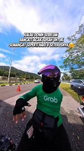 631K views · 10K reactions | Abang memang idola bang, walaupun dah kelainan upaya, masih lagi berjuang cari rezki halal.. Kami yang cukup sifat ni pon kadang2 tak bersyukur dgn nikmat tuhan.. Tiktok: ahmadnabil400 #TheBikerRanger #TBRrider #TBRlifestyle #SZWTBR #Sbkmalaysia #Kudabesi #jenterapejuang #Sbk4life #pencintakelajuan #adrenalinejunkie #kroniSBK #kamitakselect | The Bikers Ranger | Facebook