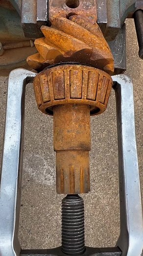 Chuck Bearing Puller for Efficient Bearing Removal