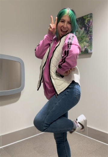 Desirae (@_desiraeeeee)’s videos with Call Me Maybe X Migos - Ceezy