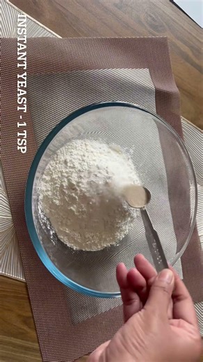 Full recipe in channel-mini butter chicken naan - #cafestylebutterchickennaan#butterchicken