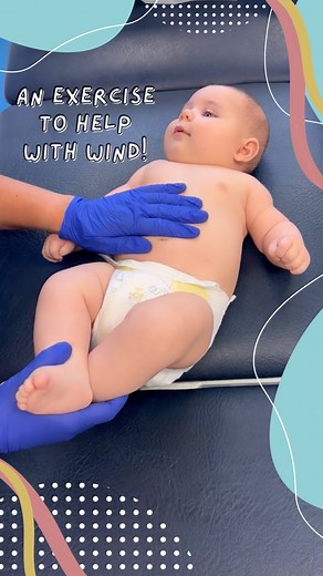 Babies and Wind! If your baby struggles with wind, constipation, or tummy discomfort, a simple massage can sometimes help get things moving. This can be useful on little ones later in the day when they’re more likely to have a gassy tummy. How to Do It: Place your fingers on your baby’s tummy and gently massage the area, moving your fingers in small circles. No need to be too precise this isn’t about exact placement but about creating gentle movement to help ease digestion and relieve any trappe