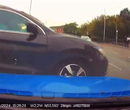 2M views · 2.4K reactions | Nissan Qashqai driver stops past the giveaway line, then brakes 臘‍♂️ | UK Drivers Exposed | Facebook
