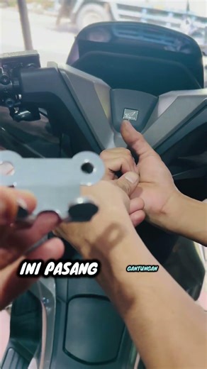 Cara buka cover stang pcx160 gen2.#pcx #pcx160 #shortvideo #shorts #shortsfeed #beranda #beranda