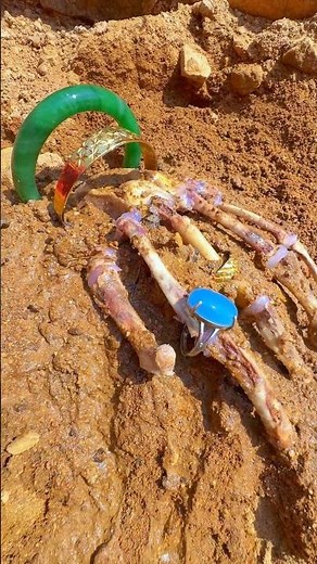 Crystal hunting in forgotten mines: The ultimate guide。Rainbow Beach's Crystal Secrets