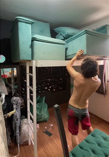 Sofá no Teto: Ideias Criativas para Espaço em Quartos