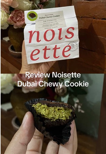 review #dubaichewycookie by Noisette! 🍪 katanya ini pelopor di malang yah?! final review dari akuh enaa bgt, ga manis, gurih, texturenya rich ada chewy tp isianya kres kres affordable 25ribu rupiah sajaah~ 🥹🫶 worth to try!